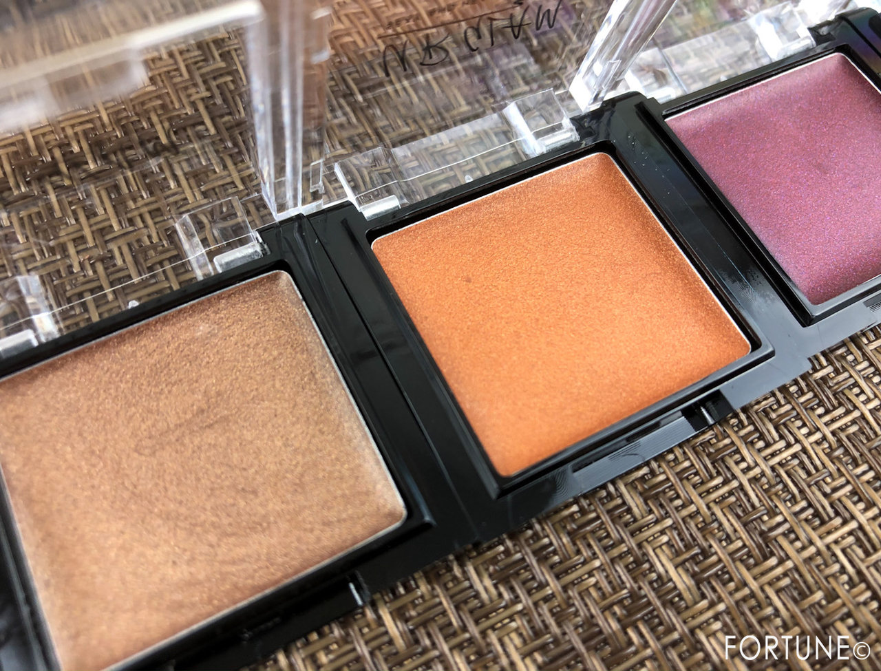 画像：ダイソー 　100均コスメ　ユーアーグラム(U R GLAM)「エアリーアイカラー」