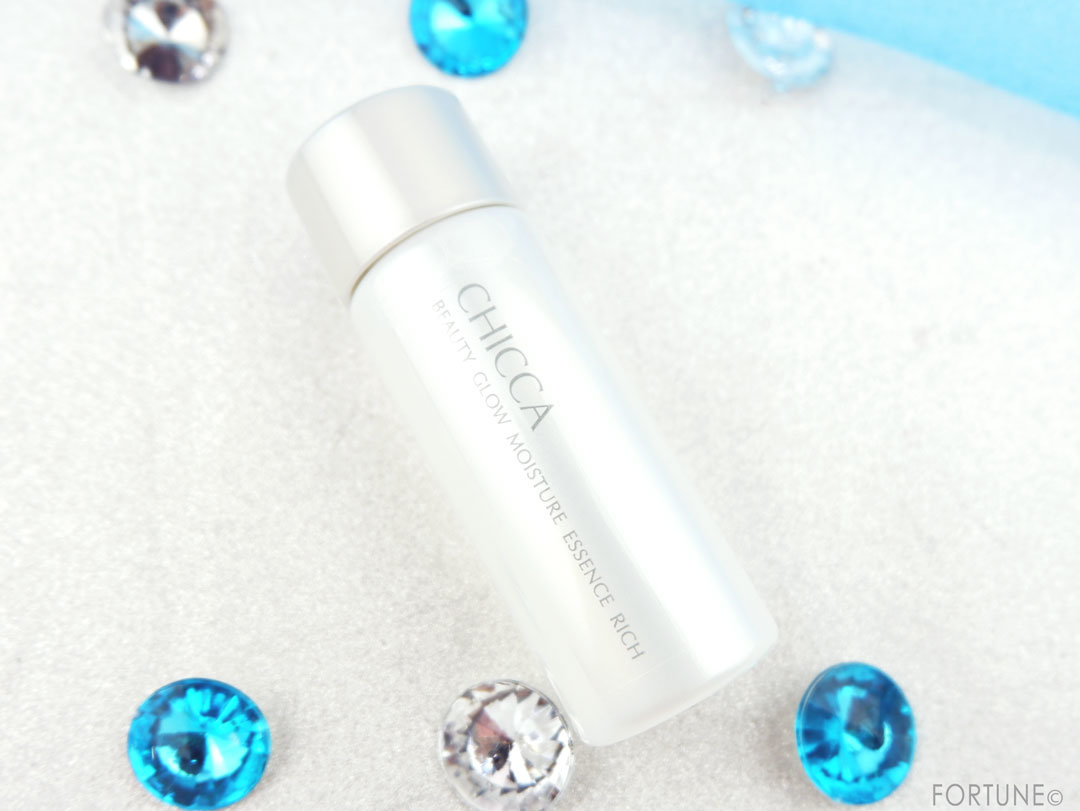 画像：CHICCA　キッカ クリスマスコレクション 2019　スキンケアセット ミニ　ビューティグロウ モイスチャーエッセンス リッチ