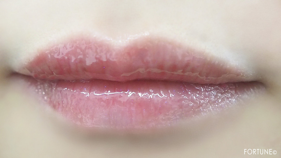 唇用美容液《ハニーロア》「ハニーラスター」新色スウォッチ15 カミーユ