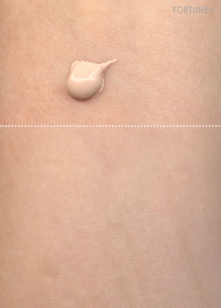 画像：コフレドール「Winter Premium Gift」2019クリスマスコフレ「モイスチャーグロウベースUV ミニサイズb」