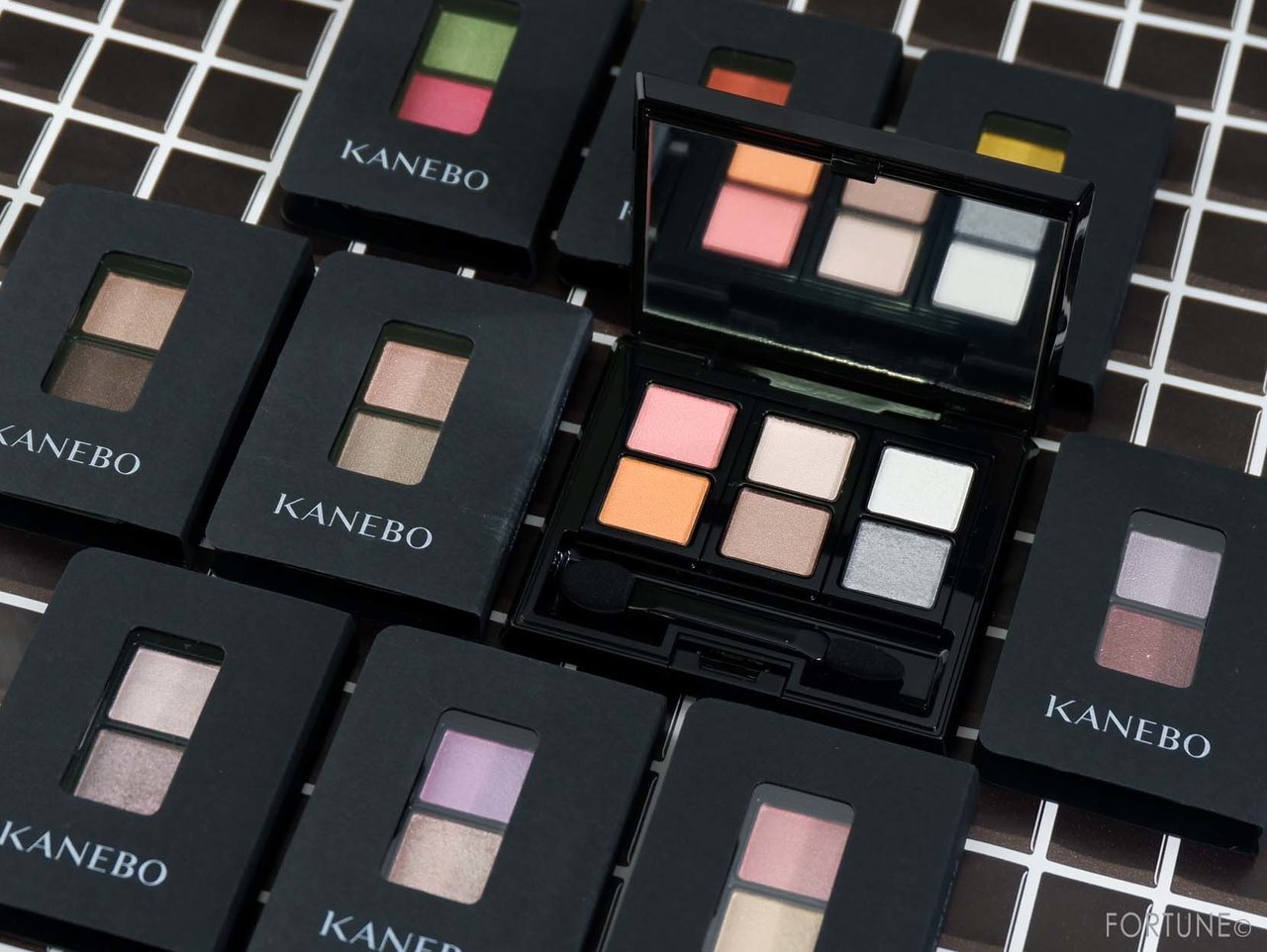 画像：KANEBO（カネボウ）「アイカラーデュオ」全12種