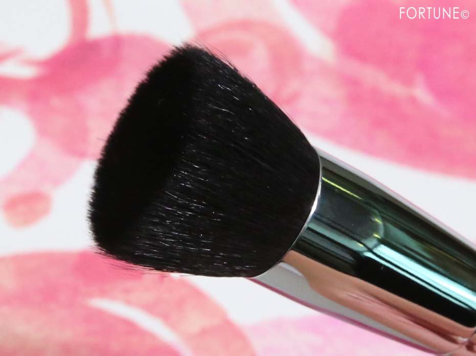 画像：WHOMEE（フーミー）ディズニーストア限定コスメ「フーミー チークブラシ 熊野筆」