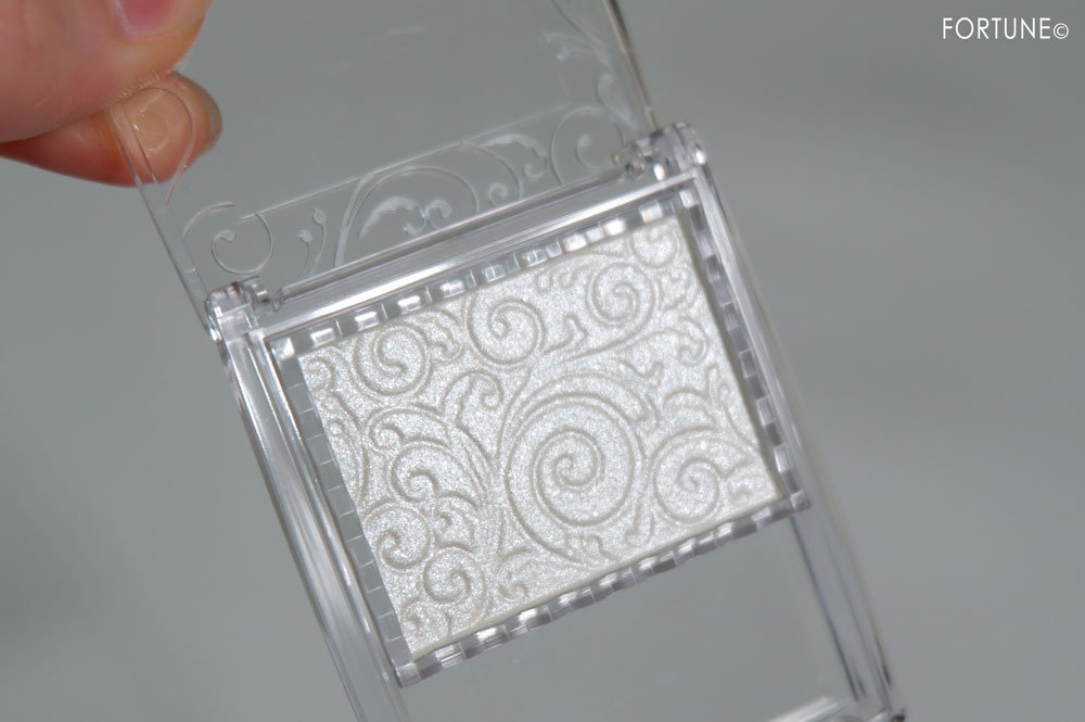 画像：セザンヌ「パールグロウハイライト オーロラミント」