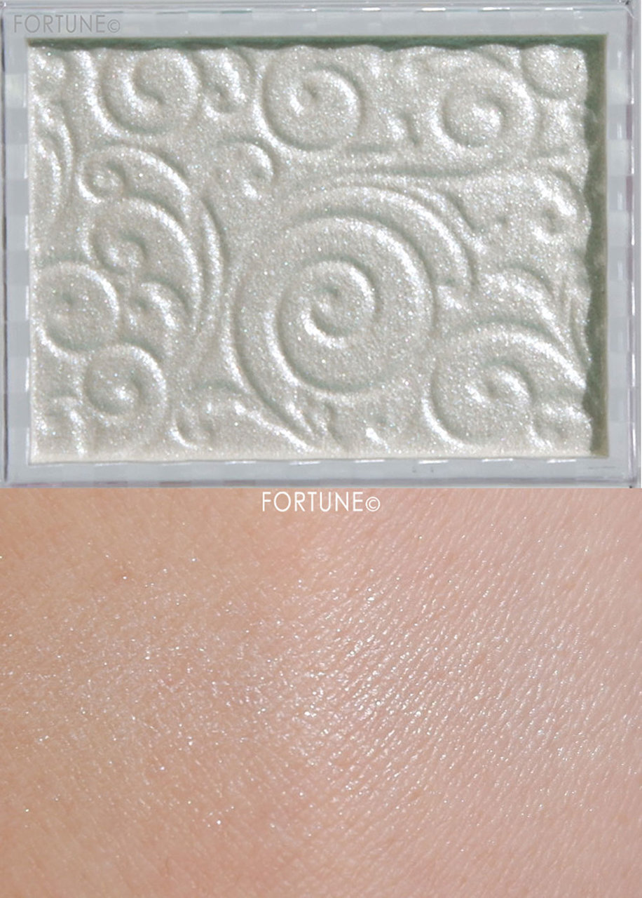 画像：セザンヌ「パールグロウハイライト オーロラミント」