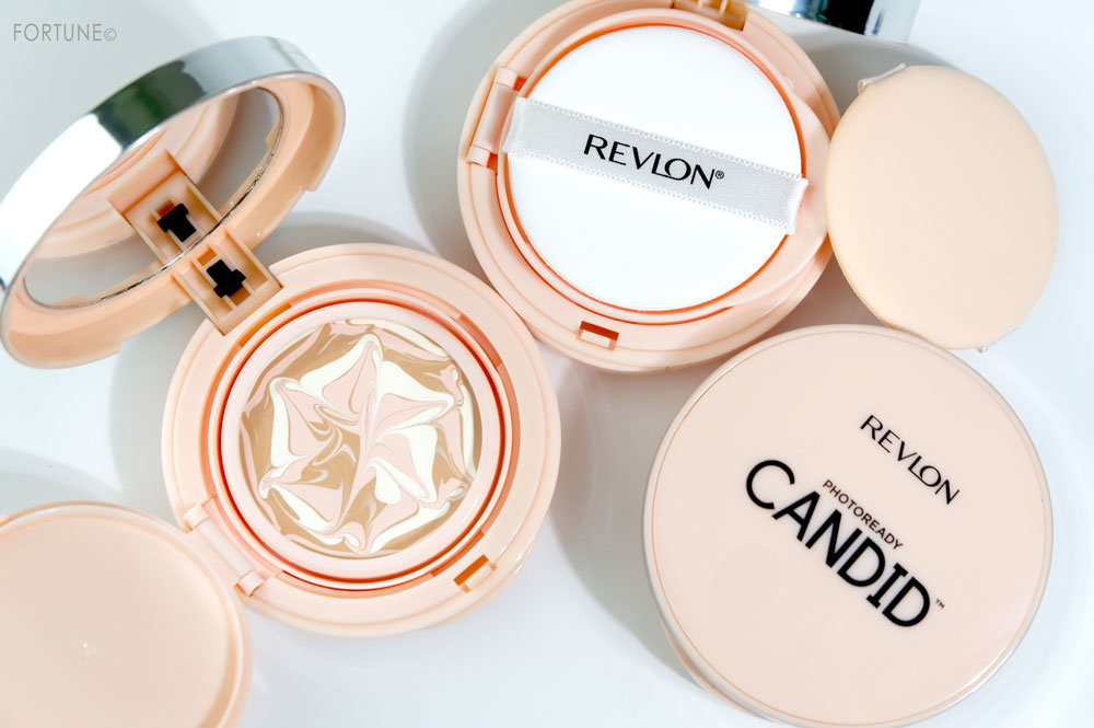 画像：レブロン フォトレディ キャンディッド ウォーター エッセンス コンパクト ファンデーション