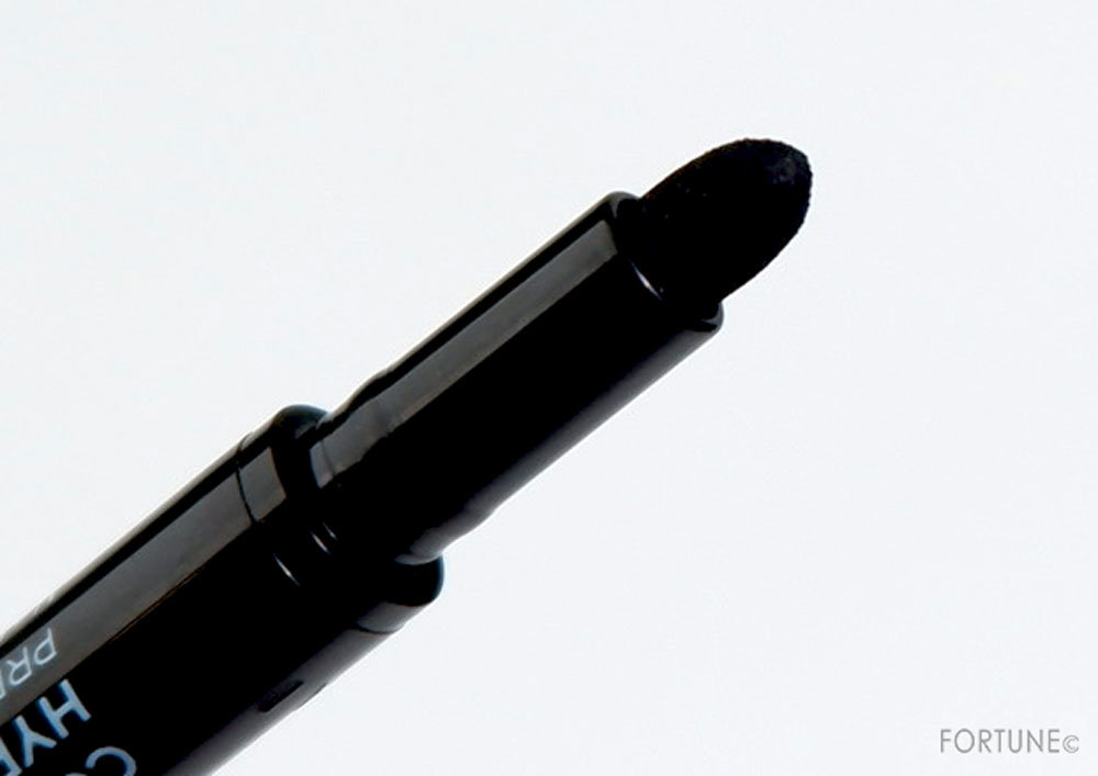 画像：レブロン カラーステイ マイクロ ハイパー プレシジョン ジェル アイライナー