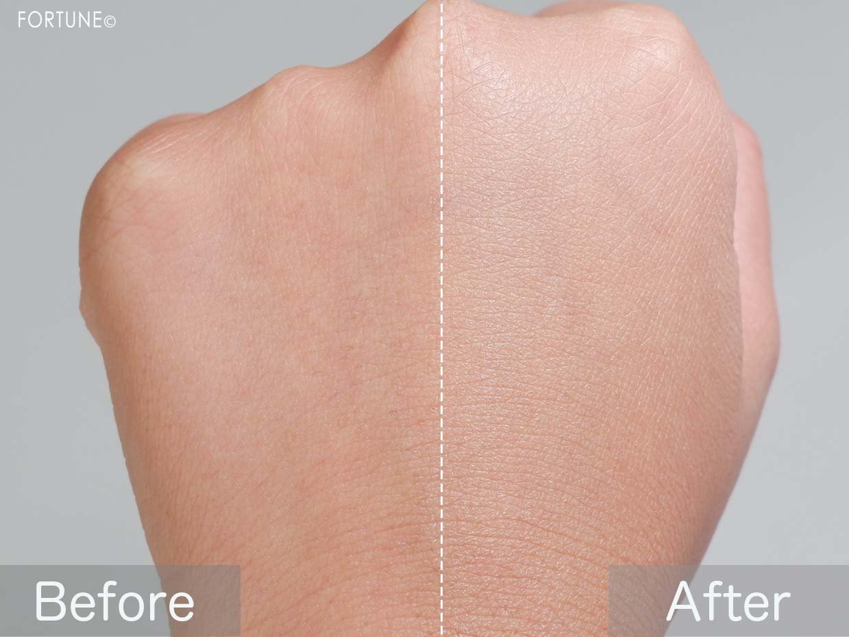 画像：レブロン フォトレディ キャンディッド ウォーター エッセンス コンパクト ファンデーション