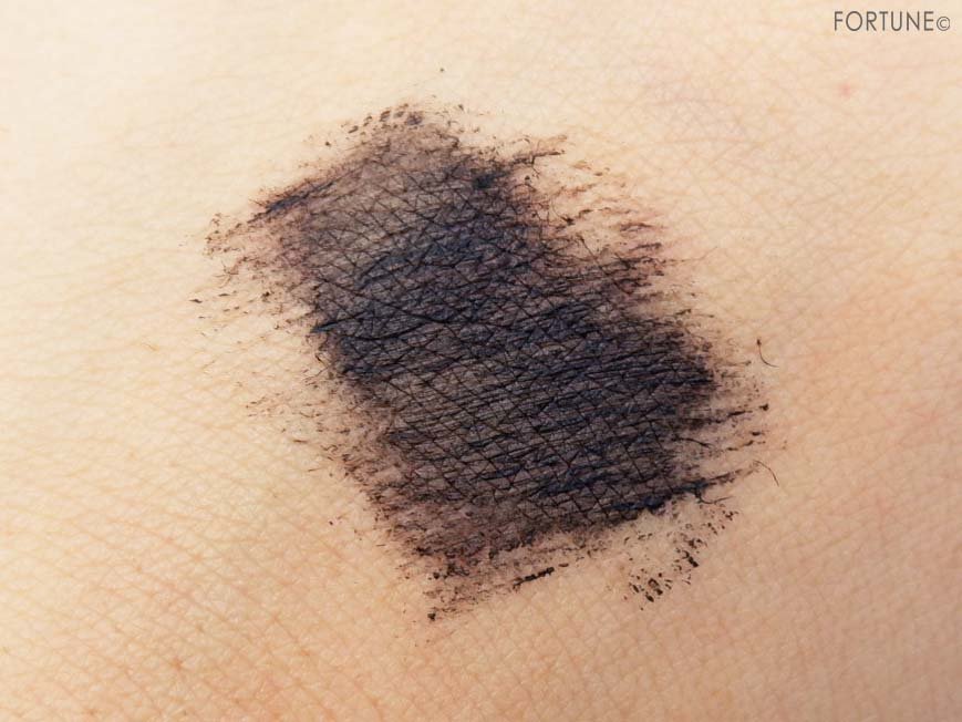 画像：メイベリン ニューヨーク「ラッシュニスタ N」限定グリッターパッケージ　スウォッチ