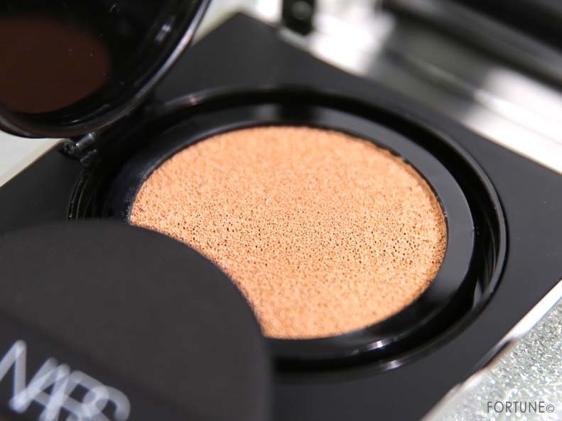 画像：NARS（ナーズ）「ナチュラルラディアント ロングウェア クッションファンデーション」5297　限定ケース