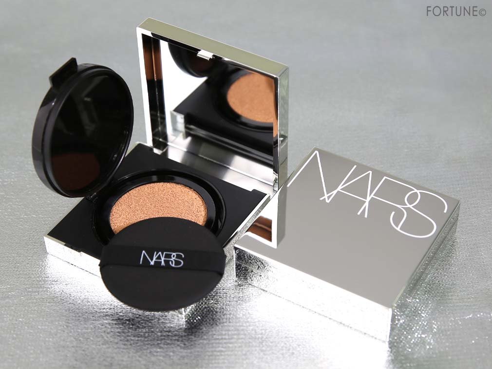 画像：NARS（ナーズ）「ナチュラルラディアント ロングウェア クッションファンデーション」5297　限定ケース