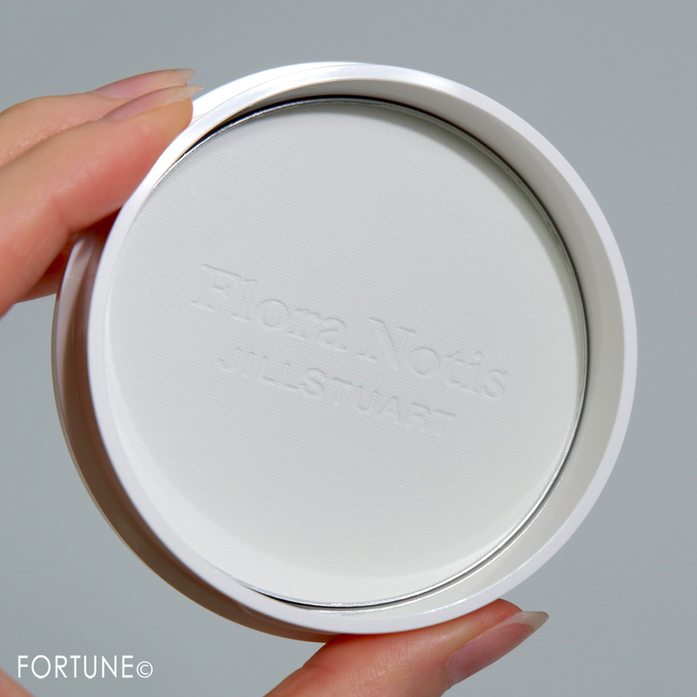 画像：JILL STUART Beauty フローラノーティス「フローラルグリーン　ボディパウダー」