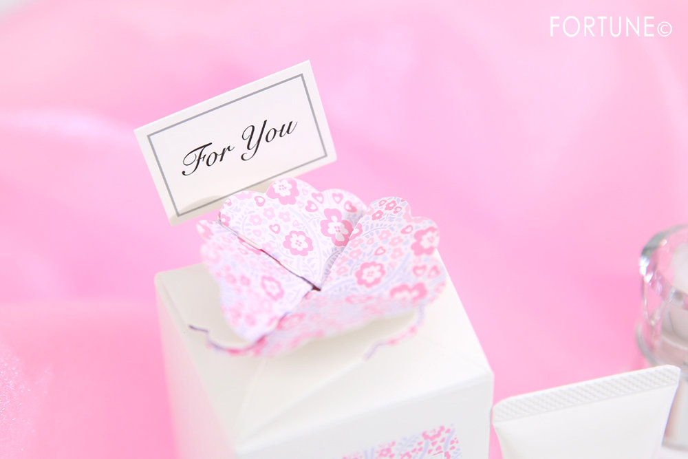 画像：JILL STUART Beautyジルスチュアート　ハピネスメッセージ　トリートメント　ヘアミスト & ハンドクリーム ホワイトフローラル