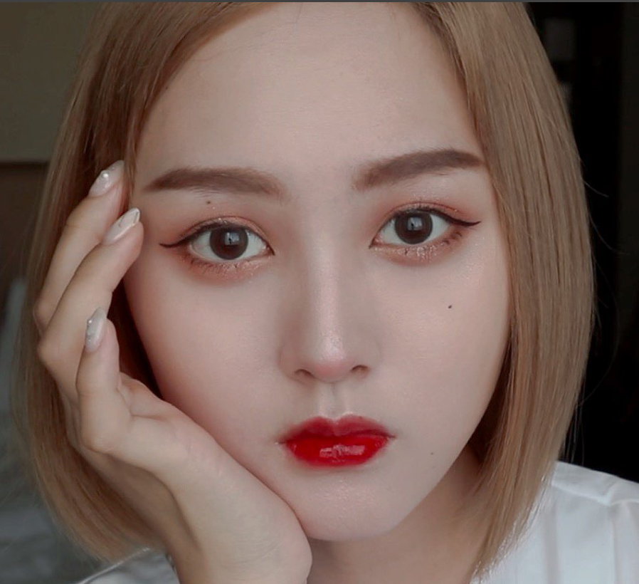 鹿の間プロデュース「COZMIKI（コズミキ）」タッチアイシャドウパレット（マーズ）