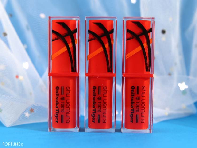 画像： シュウ ウエムラ × オニツカタイガー「ルージュ アンリミテッド マット」