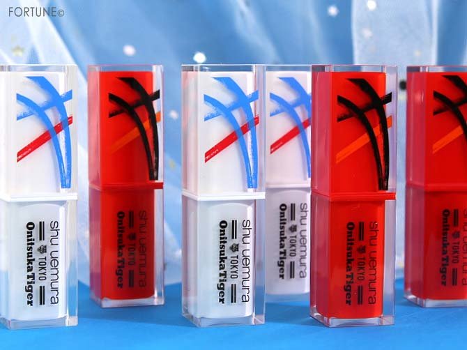 画像： シュウ ウエムラ × オニツカタイガー「ルージュ アンリミテッド ラッカーシャイン」「ルージュ アンリミテッド マット」