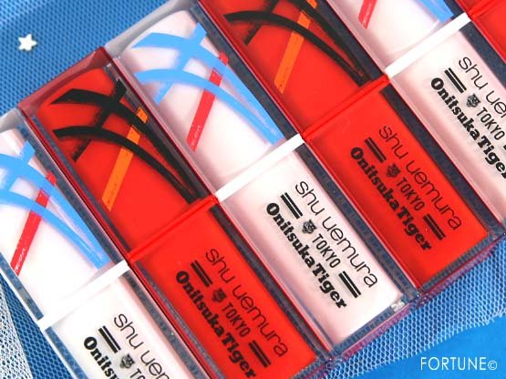 画像： シュウ ウエムラ × オニツカタイガー「ルージュ アンリミテッド ラッカーシャイン」「ルージュ アンリミテッド マット」