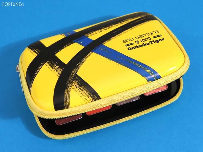 画像：シュウ ウエムラ × オニツカタイガー「セット ザ モーション アイパレット」