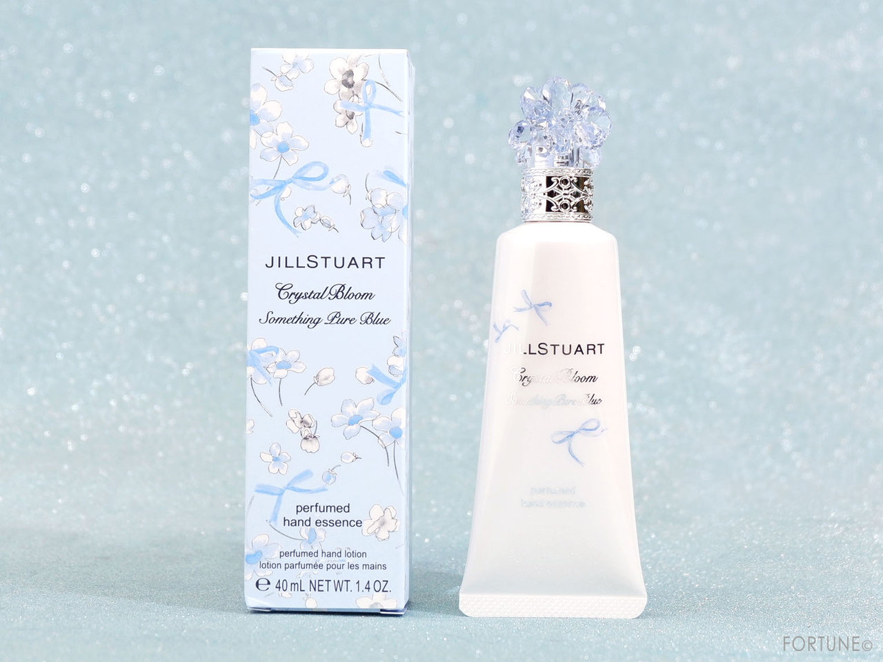 画像：「ジルスチュアート　クリスタルブルーム　サムシングピュアブルー　パフュームド ハンド エッセンス」