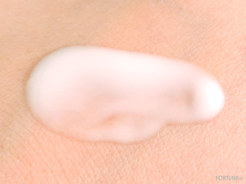 画像：「ジルスチュアート　クリスタルブルーム　サムシングピュアブルー　パフュームド ハンド エッセンス」