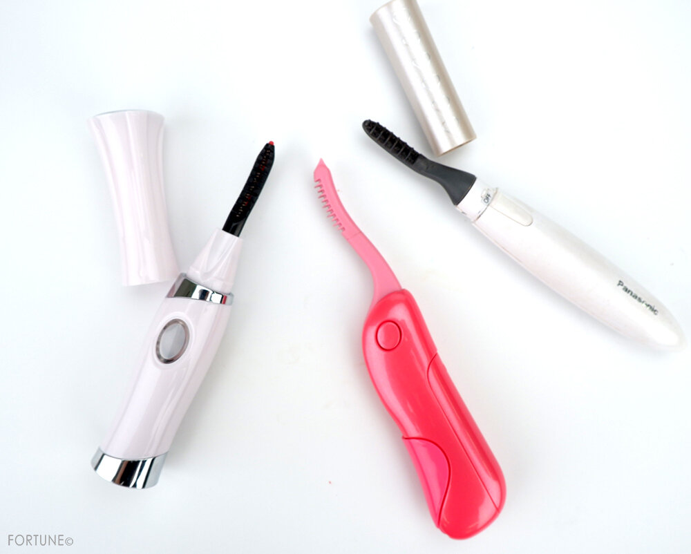 画像：ロージーローザ「ポイント綿棒 50P」、audorx「ホットビューラー まつげくるん」、貝印「ホットアイラッシュカーラー　ジューシーピンク」