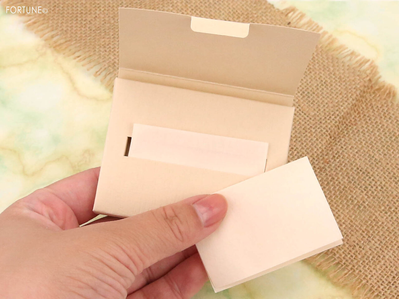 画像：無印良品「紙おしろい （新）60枚入・オークル」