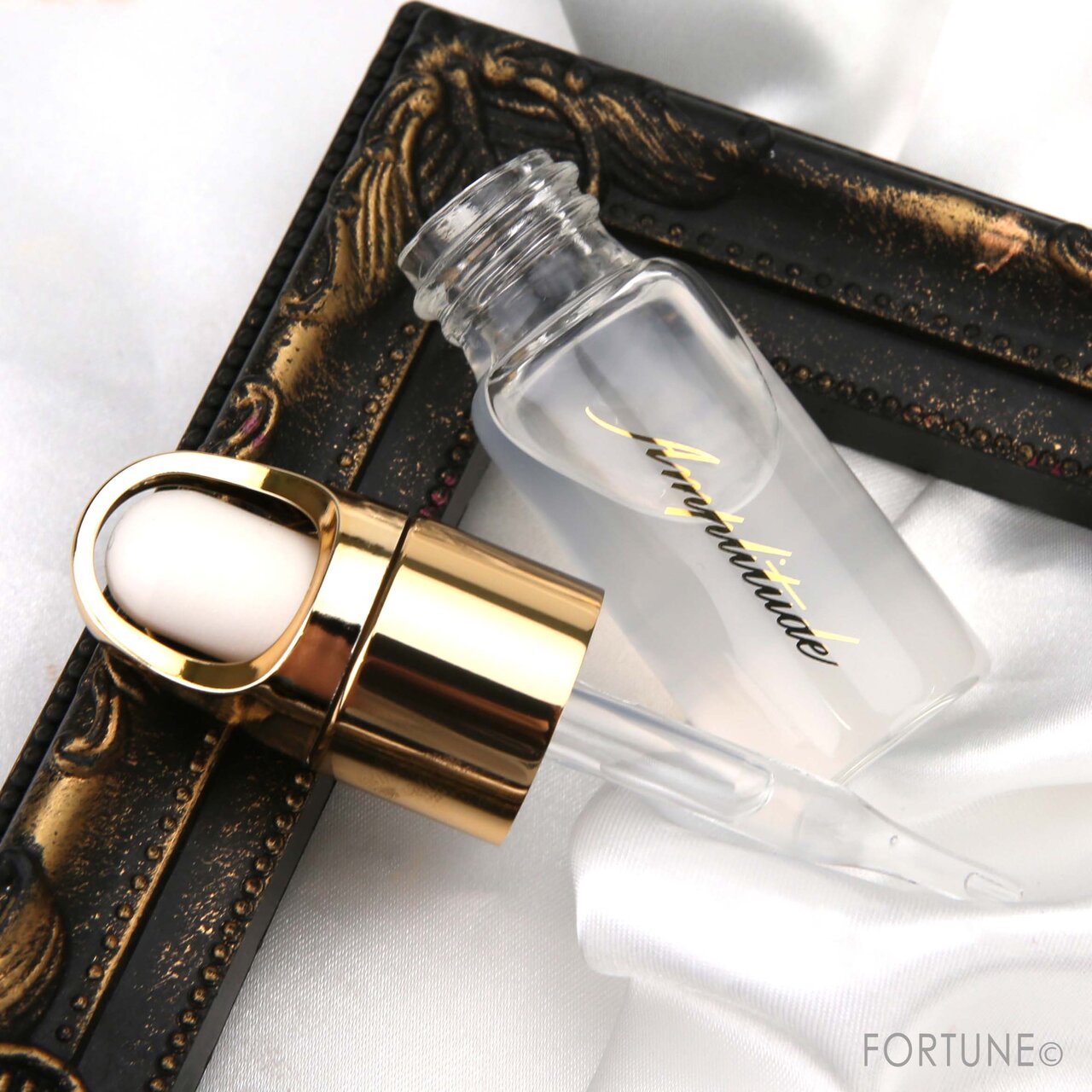 画像：Amplitude（アンプリチュード）「クリア リップコート」