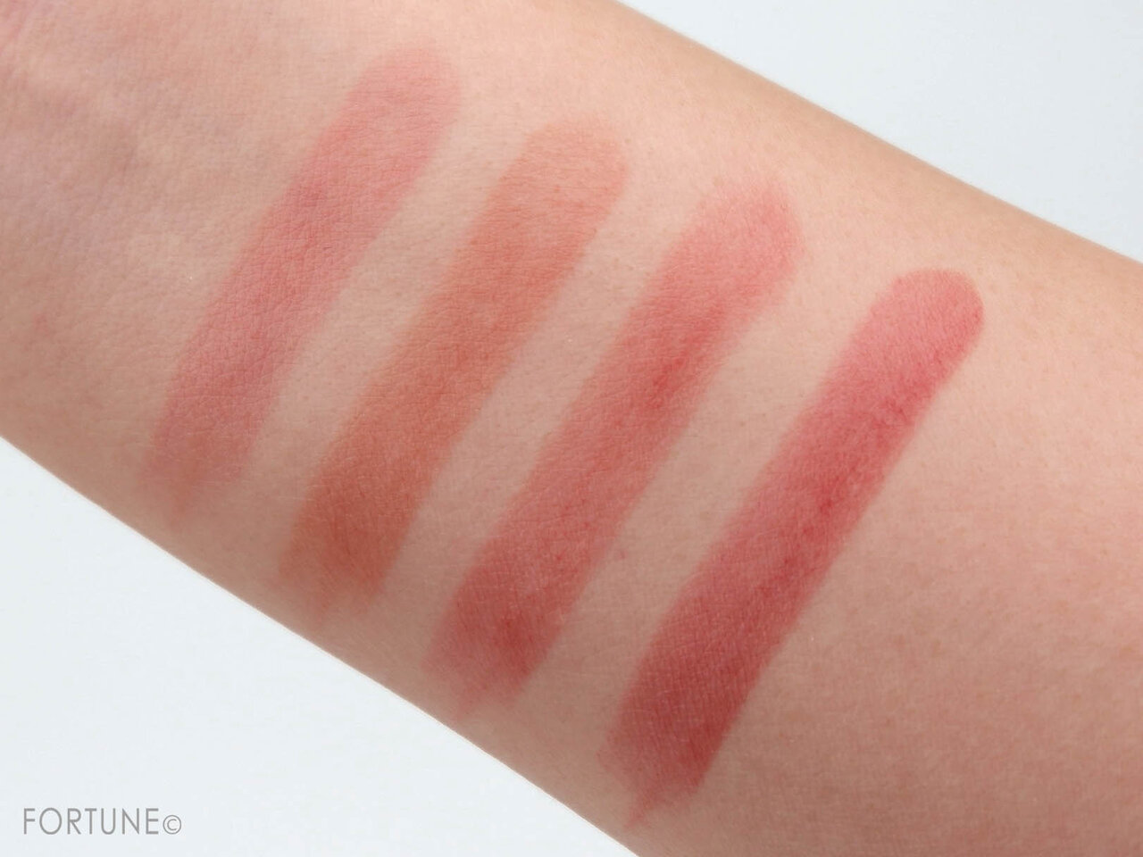 画像：BOBBI BROWN（ボビイ ブラウン）リアル ヌード コレクション『クラッシュド リップ カラー』