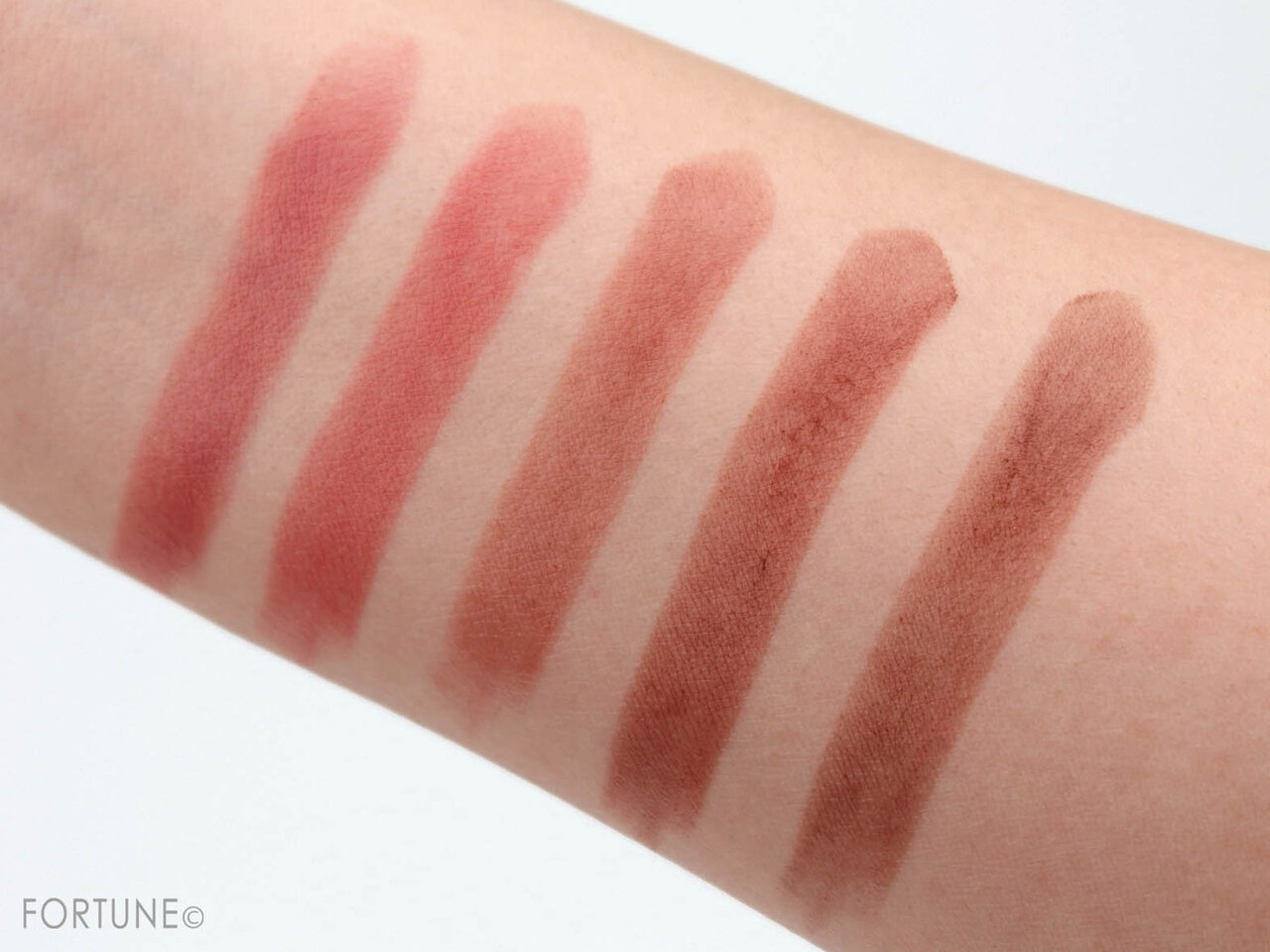 画像：BOBBI BROWN（ボビイ ブラウン）リアル ヌード コレクション『クラッシュド リップ カラー』