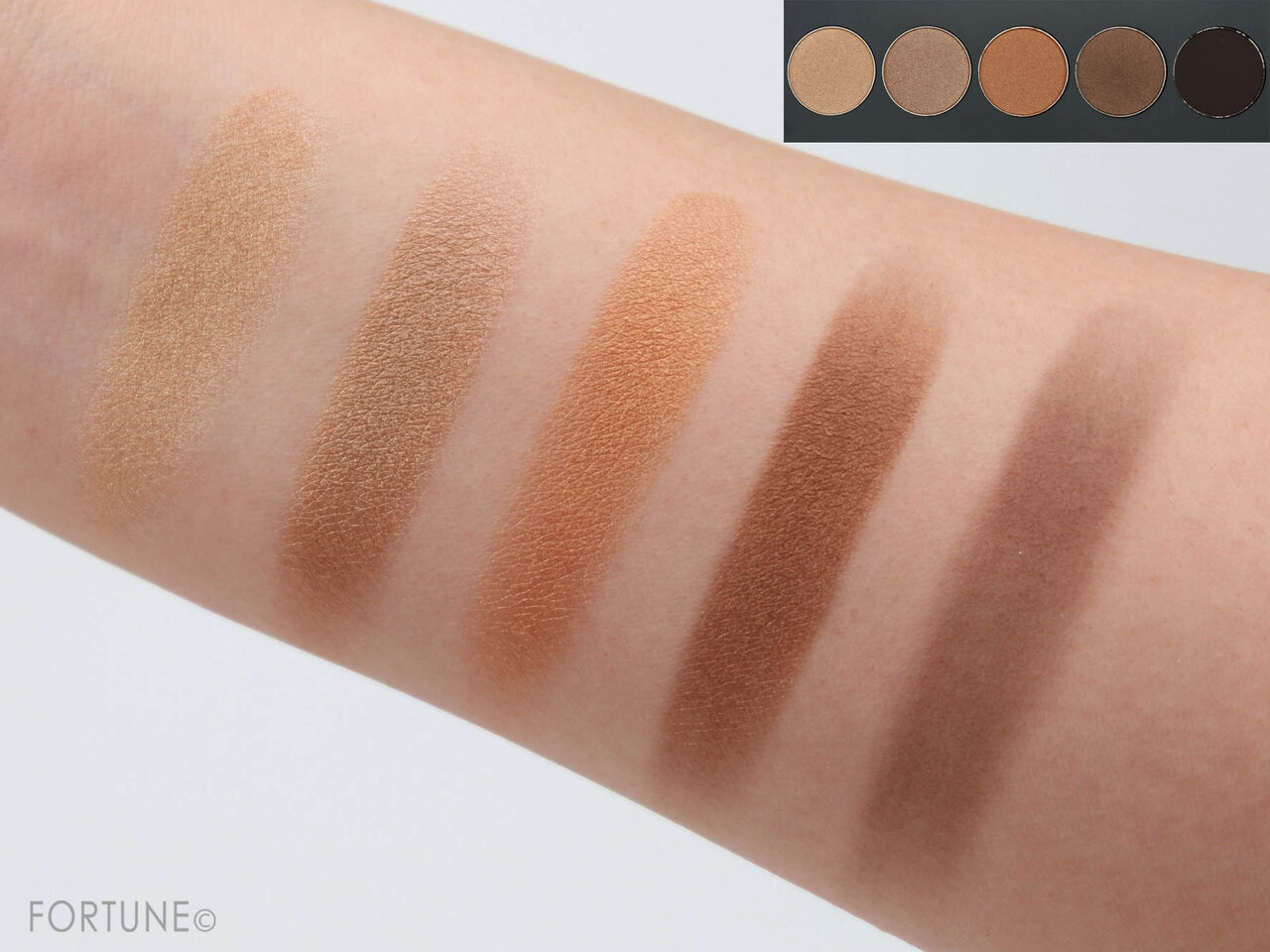 画像：BOBBI BROWN（ボビイ ブラウン）リアル ヌード コレクション『ヌード アイシャドウ パレット』