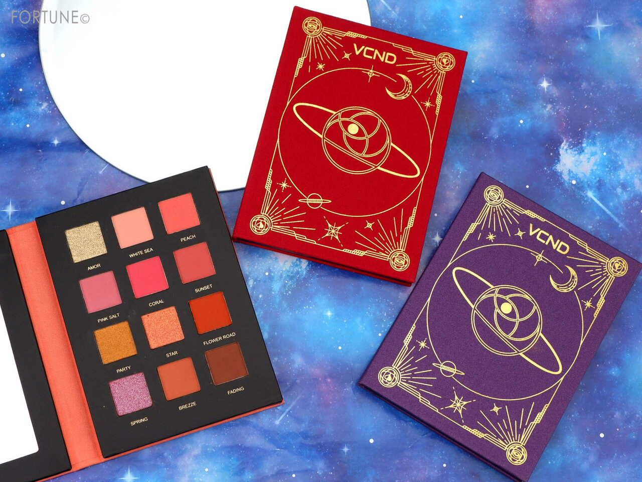 VCND「星空12色アイシャドウパレット」