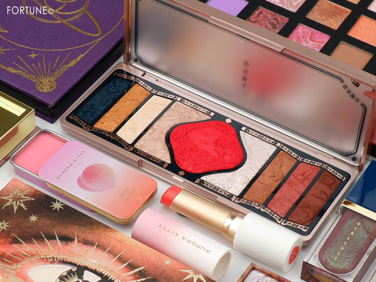 話題の中国コスメブランド【AURORA KITTY,Girlcult,VCND,BLACK TIME,花西子,Perfect Diary,AFU】