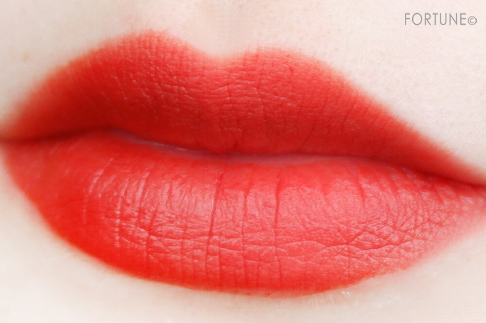 画像：中国コスメブランド 花西子（Florasis）「七夕限定ボックス」「同心鎖口紅」