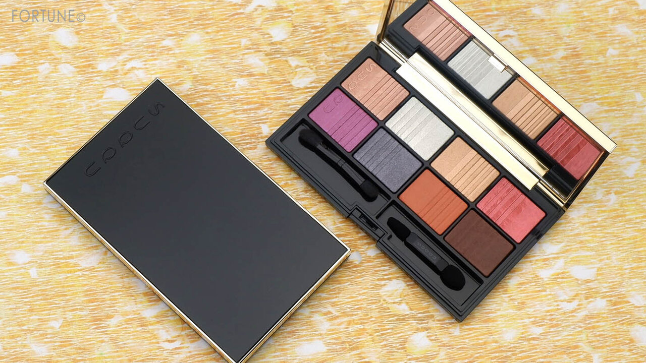 画像：2020クリスマスコフレ「SUQQU 2020 ホリデー アイシャドウ コンパクト」