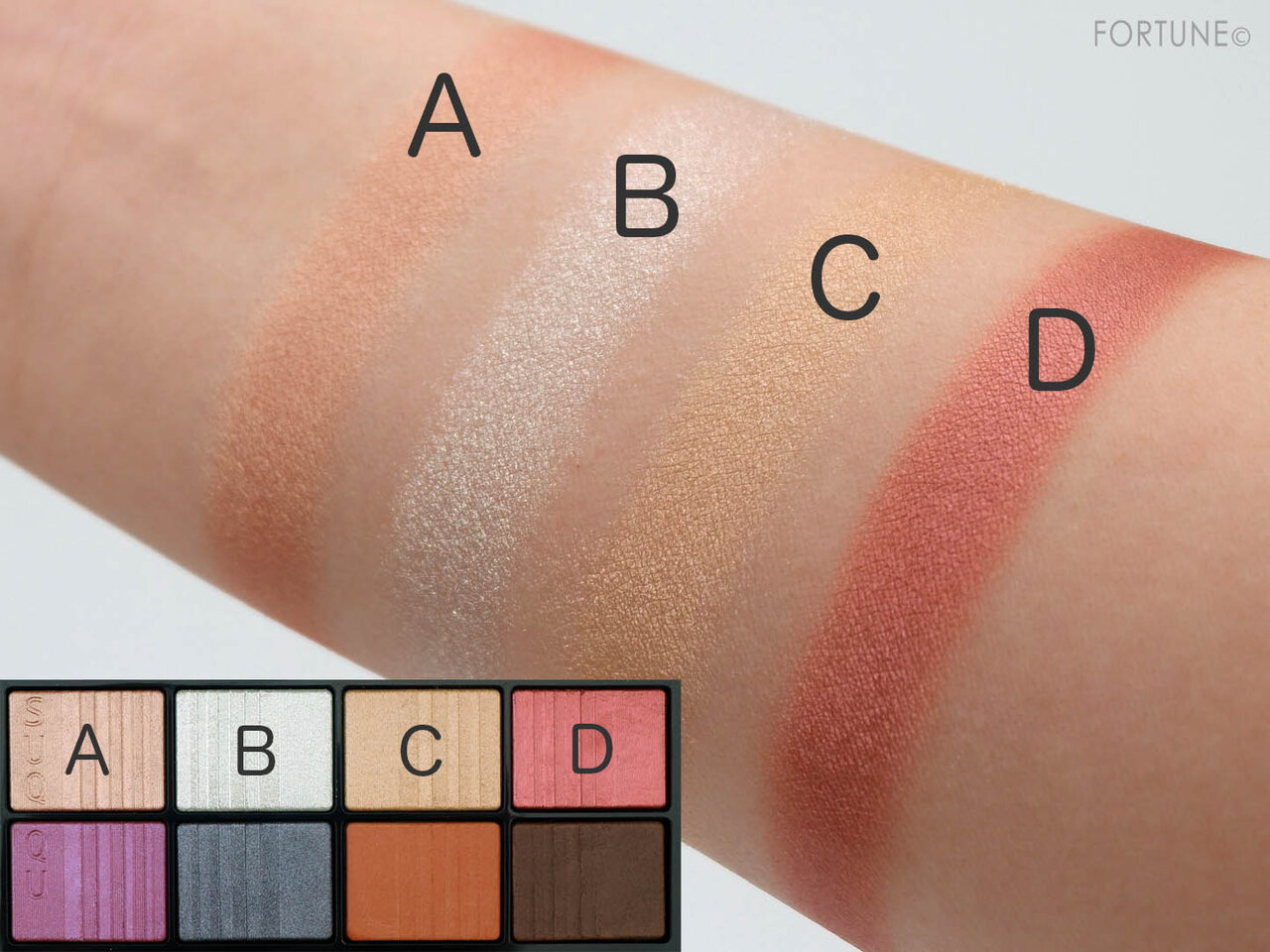 画像：2020クリスマスコフレ『SUQQU 2020 ホリデー アイシャドウ コンパクト』