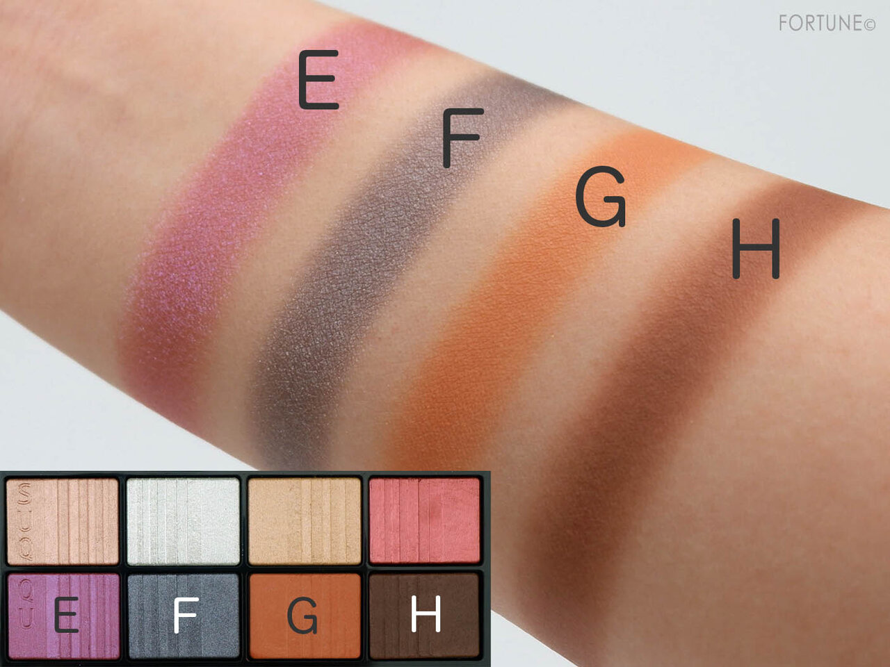 画像：2020クリスマスコフレ『SUQQU 2020 ホリデー アイシャドウ コンパクト』