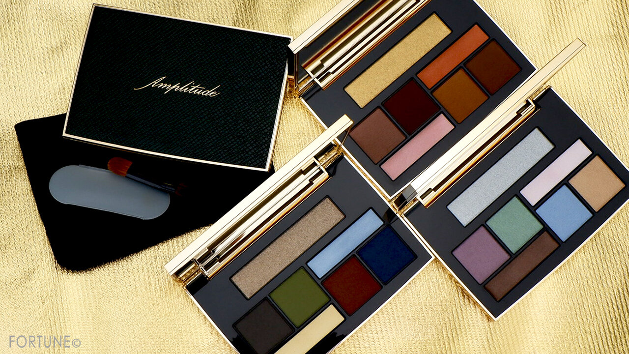 画像：Amplitude（アンプリチュード）2020クリスマスコフレ『アイカラーパレット ホリデーリミテッド』