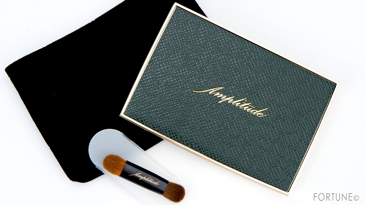 画像：Amplitude（アンプリチュード）2020クリスマスコフレ『アイカラーパレット ホリデーリミテッド』