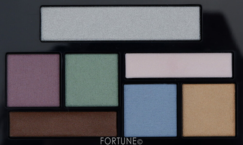 画像：Amplitude（アンプリチュード）2020クリスマスコフレ『アイカラーパレット ホリデーリミテッド』