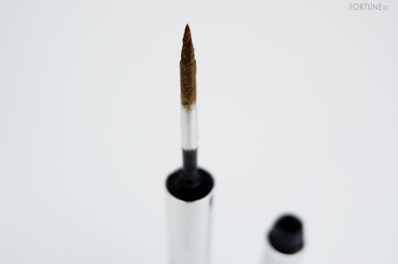 画像：2020クリスマスコフレ「RMK ホリデールック レッドメイクアップキット 2020」アイライナー＆マスカラ