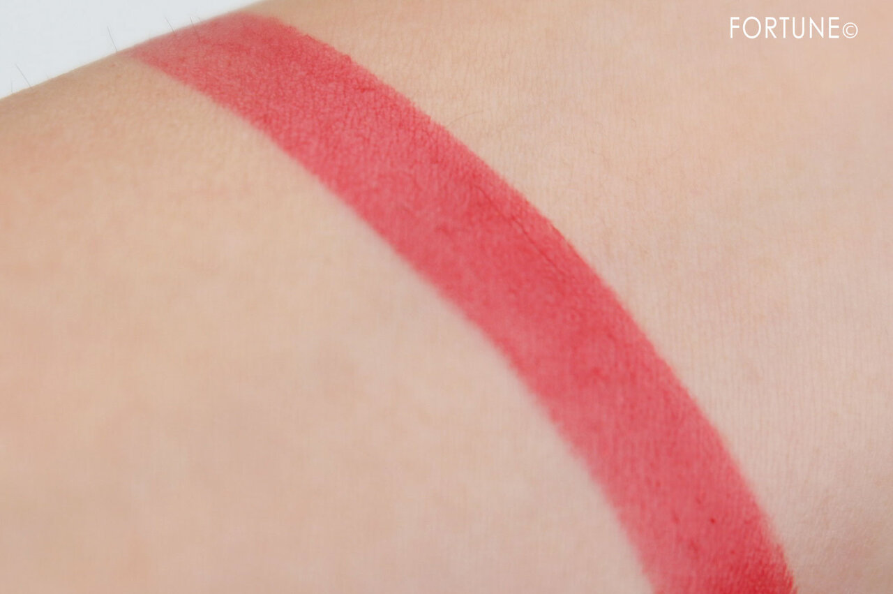 画像：2020クリスマスコフレ「RMK ホリデールック レッドメイクアップキット 2020」リップスティック コンフォート ブライトリッチ