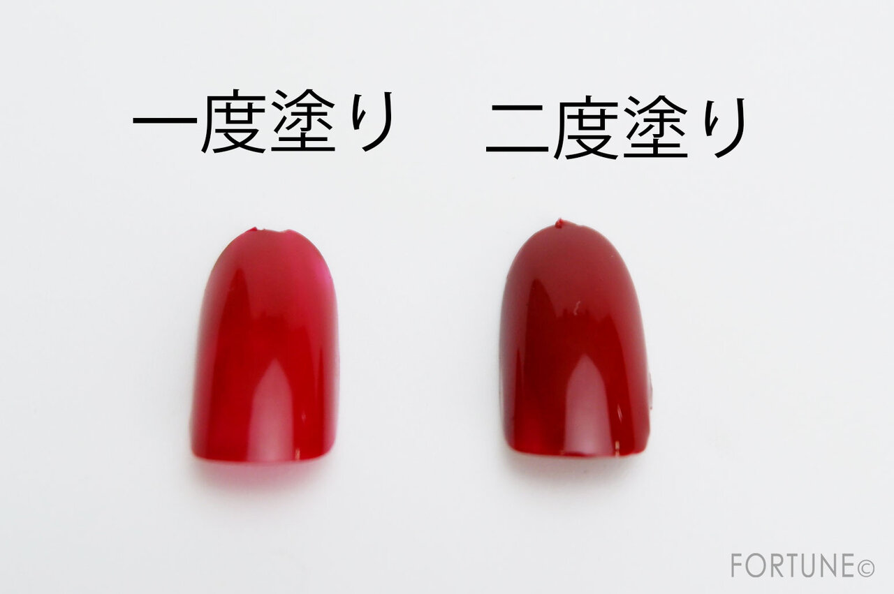 画像：2020クリスマスコフレ「RMK ホリデールック レッドメイクアップキット 2020」ネイルポリッシュ