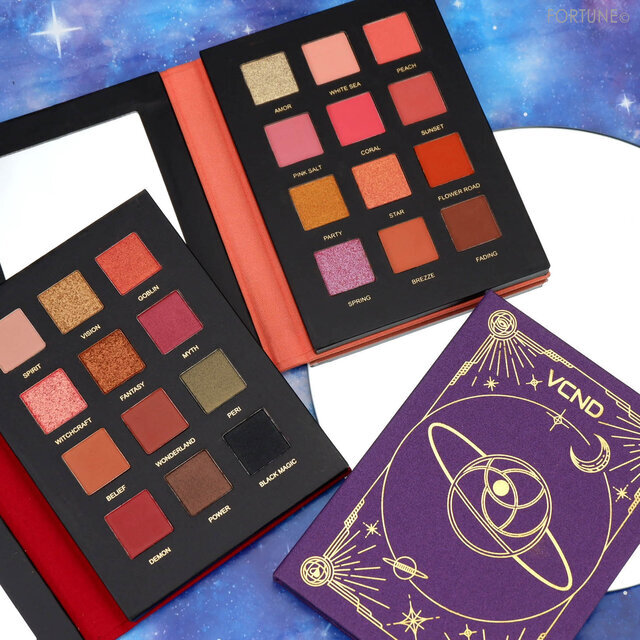 VCND「星空12色アイシャドウパレット」
