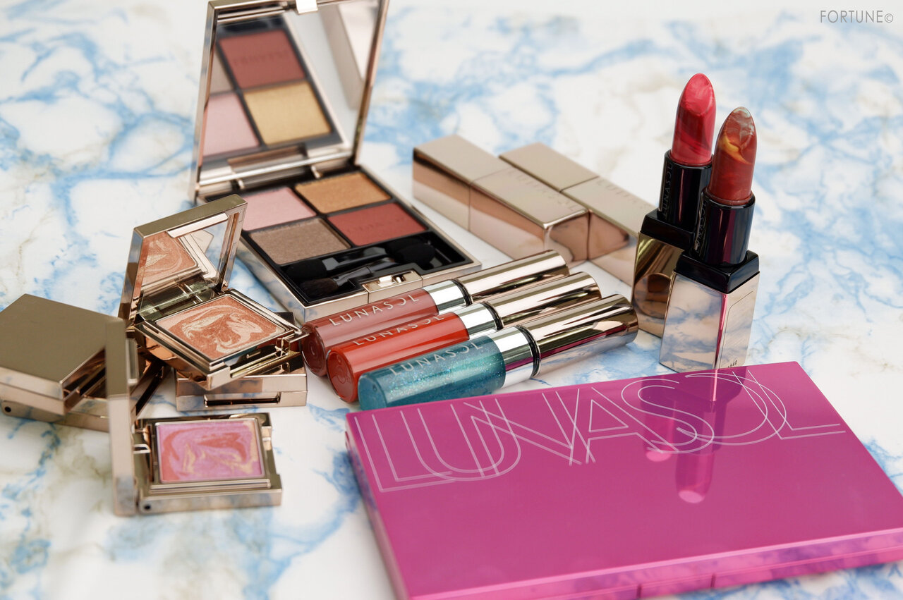 LUNASOL（ルナソル）2020クリスマスコフレ『マージングカラーリップブラッシュ』『ホリデーリップキット』