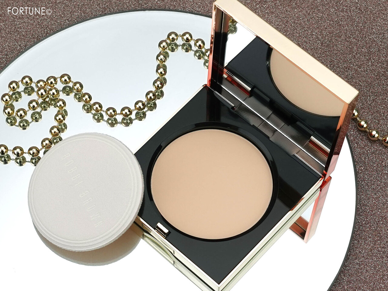 BOBBI BROWN(ボビイ ブラウン) Bobbi Brown x Ni Ni COLLECTION/2020年秋冬 新作コスメ「シアーフィニッシュ プレストパウダー」