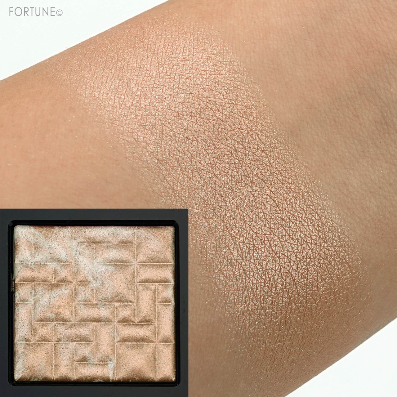 BOBBI BROWN(ボビイ ブラウン) Bobbi Brown x Ni Ni COLLECTION/2020年秋冬 新作コスメ「ハイライティング パウダー」「ミニ ハイライティング パウダー」