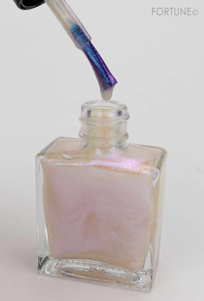 画像：ADDICTION（アディクション）クリスマスコフレ「ホリデー アディクション “イリディセント ユーフォリア”」