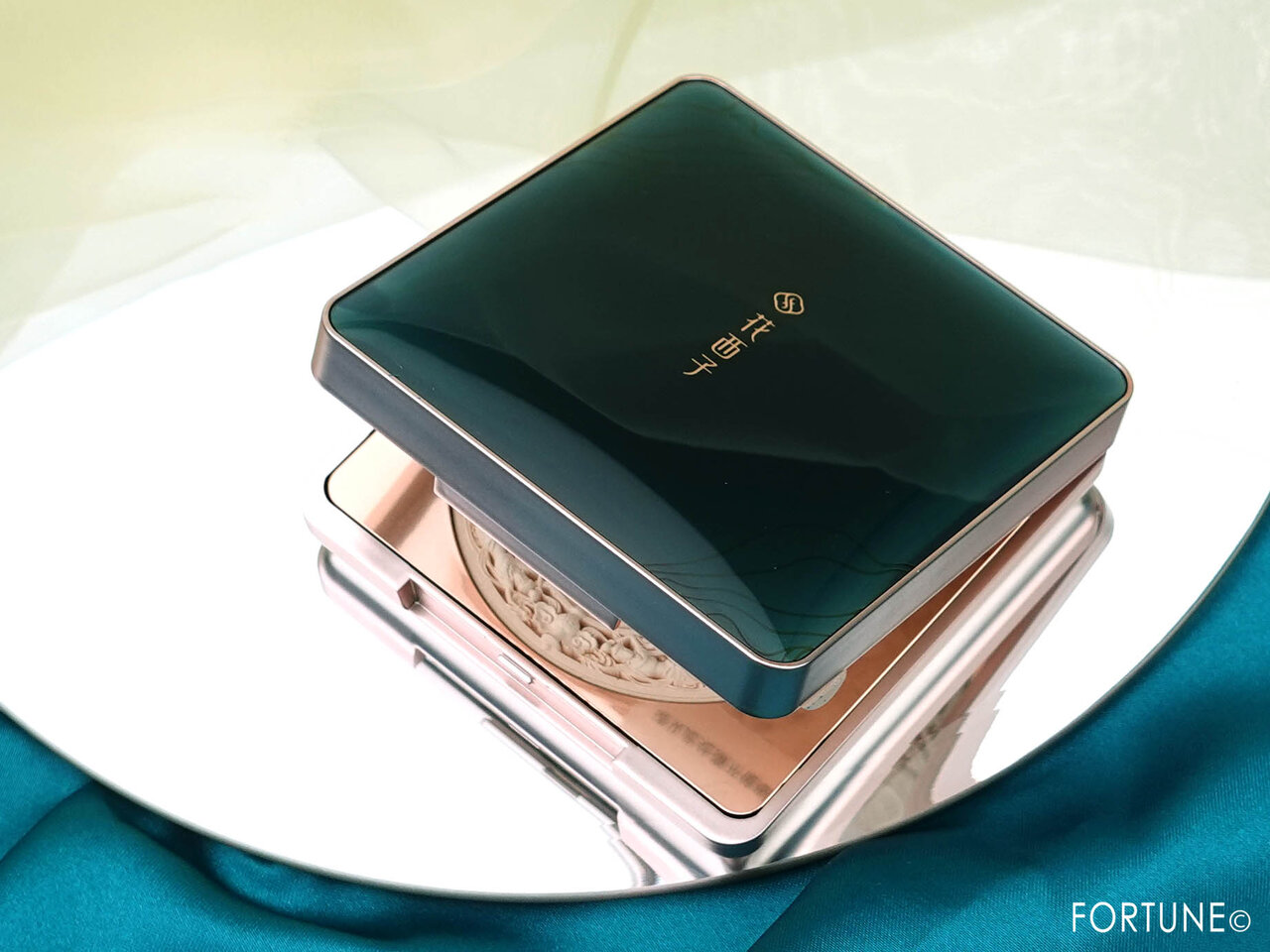 花西子 花西子／玉女桃花絹糸 プレストフェイスパウダー／ 丝绸之路蜜粉饼(シルクロード フェイスパウダー)