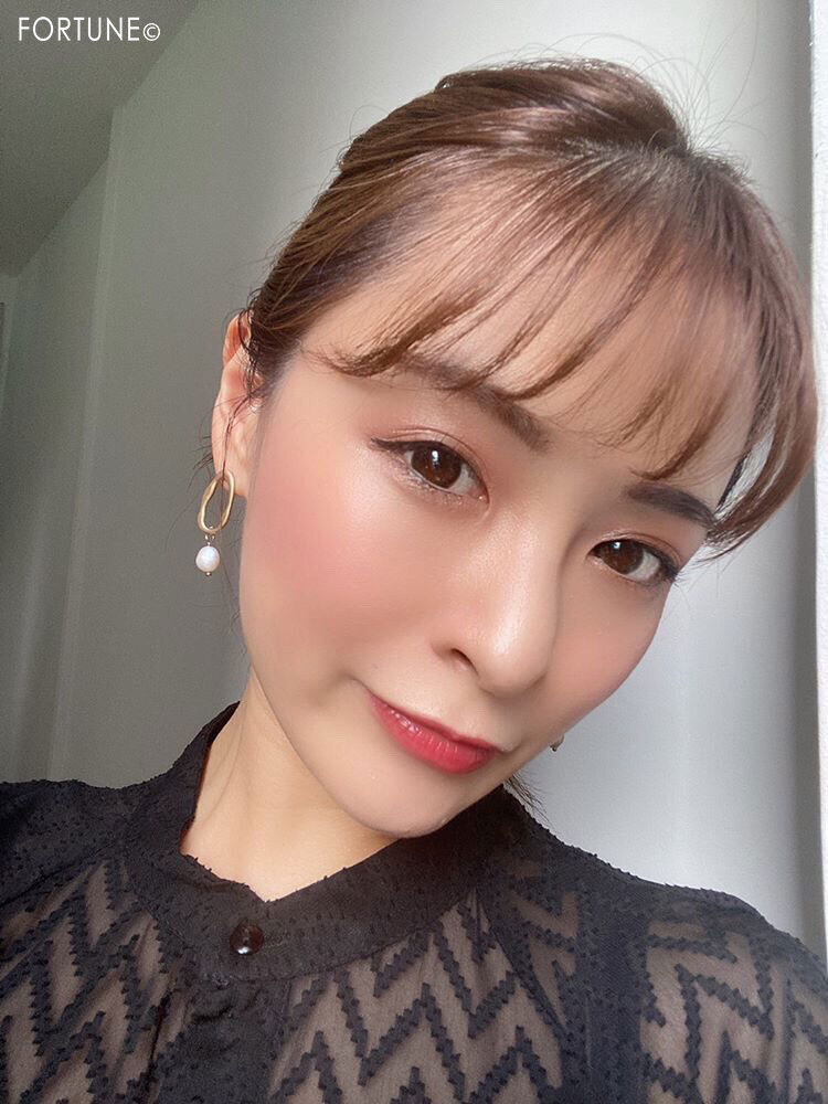 ポーチの中身【FORTUNE美女ポーチ Vol.29】フェイシャルエステやパーソナルジムを経営する女性起業家「小林あかね」さん