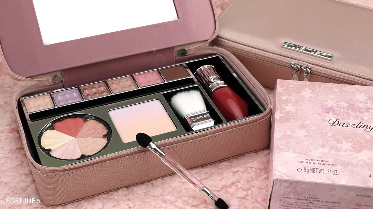 画像：JILL STUART Beauty（ジルスチュアート ビューティ）2020クリスマスコフレ『ジルスチュアート ダズリングワンダーランド コレクション』