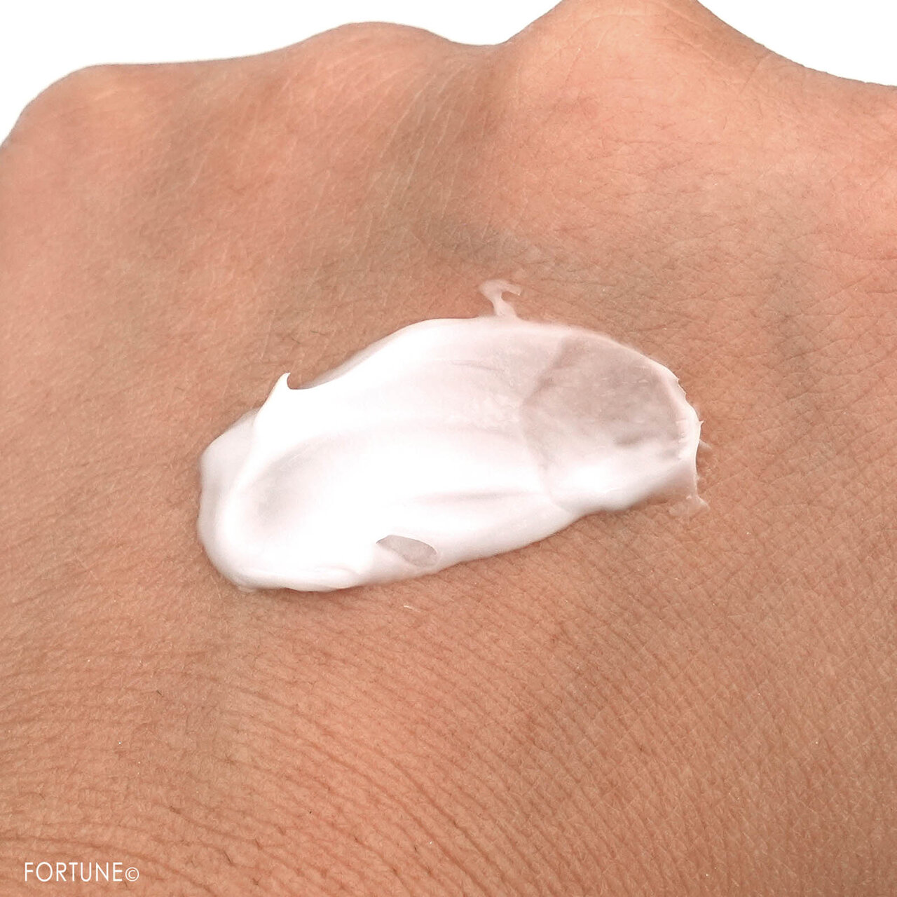 画像：JILL STUART（ジルスチュアート）ライフスタイル クリスマスコフレ「ジルスチュアート ドリーミースターズギフト ボディクリーム＆ハンドクリーム ホワイトフローラル」